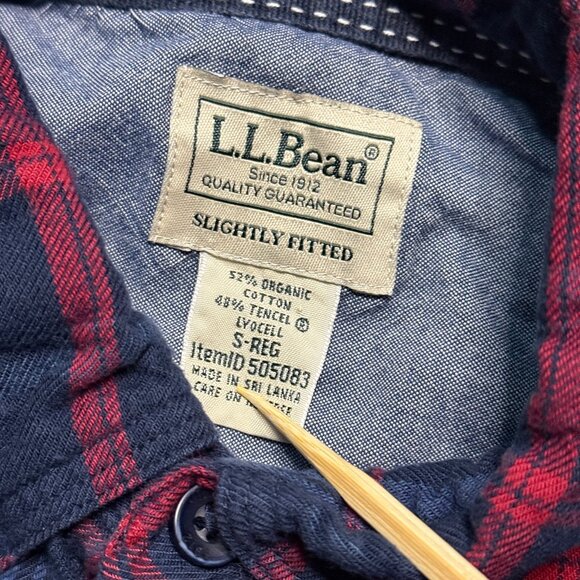L.L. Bean Men's 1912 Field Flannel Shirt - Navy/Red - Picture 3 of 6